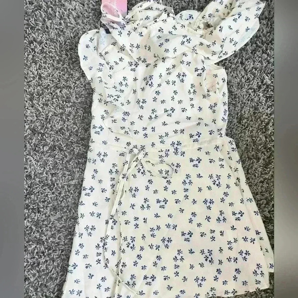 Ditsy Floral  Ruffles Crisscross Cold Shoulder Blouse - Picture 5 of 5